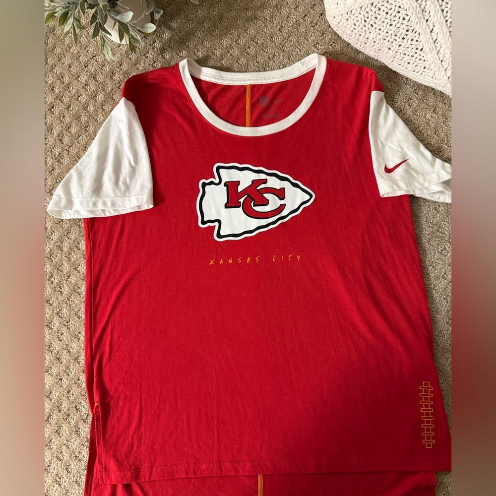 Nike Women’s Red and White Kansas City Tee